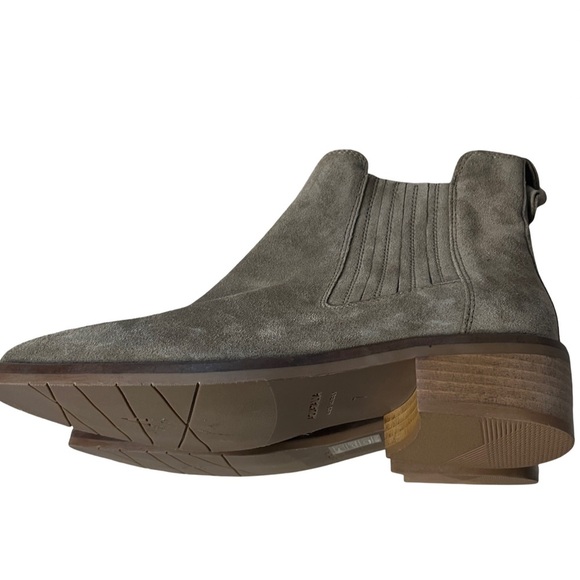 NWOB Aquatalia Carmie Weatherproof Suede Chelsea Booties Light Taupe Gray 7 Chic - Picture 6 of 15